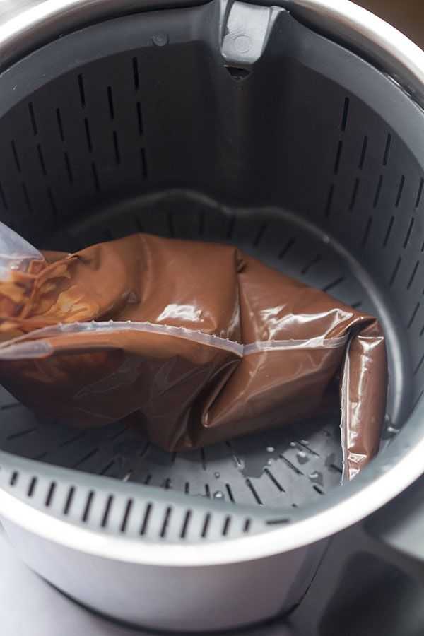 Trick: Wie man Schokolade schmilzt, ohne unseren Thermomix zu verfärben