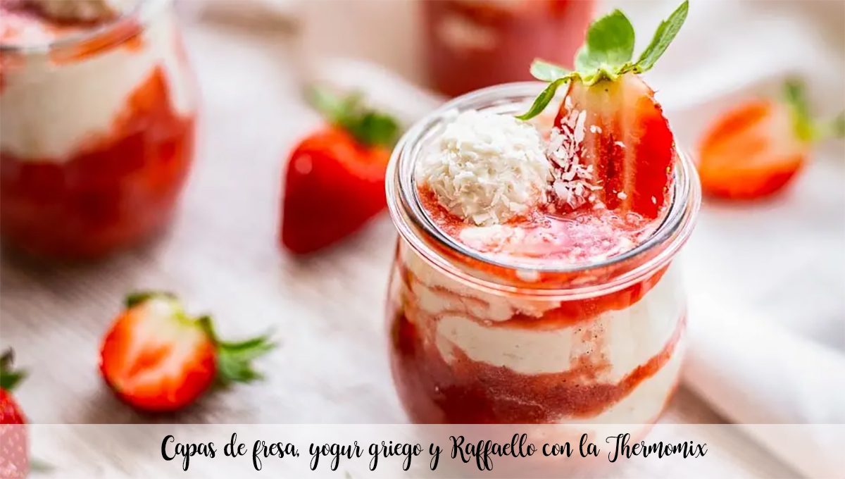 Schichten von Erdbeeren, griechischem Joghurt und Raffaello mit dem Thermomix