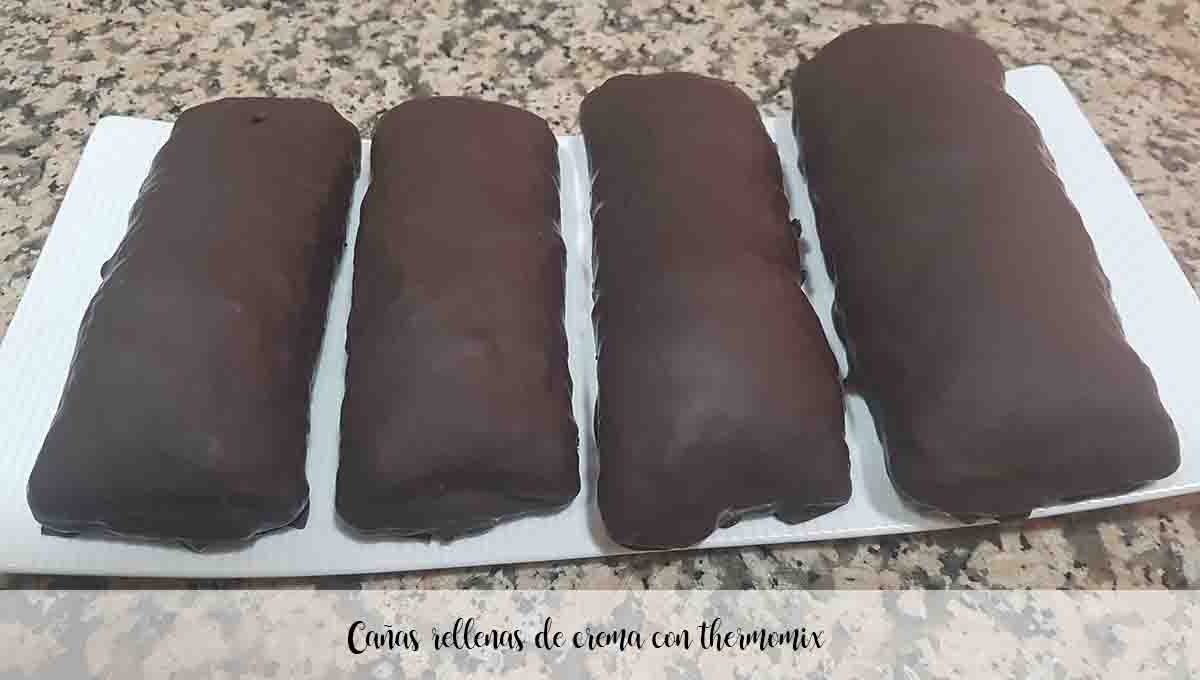 Schokoladencreme gefüllte Stangen