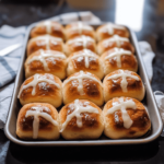 Backe leckere Hot Cross Buns mit deiner Thermomix! 🐣🍞