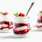 Weiße Schokoladenmousse mit Himbeeren mit thermomix